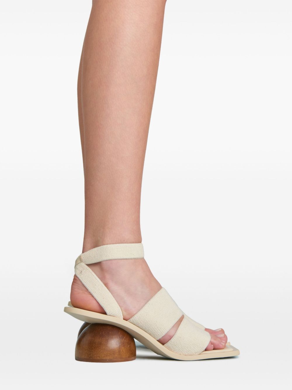 Cult Gaia Dunia sandalen Beige