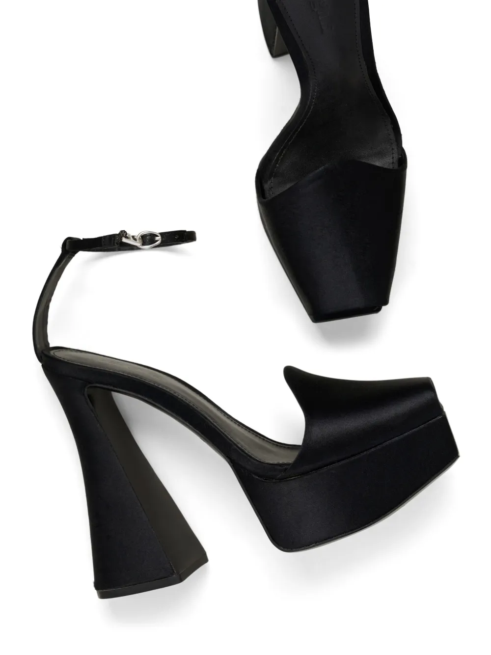 Cult Gaia Laina Satin Platform Pumps In Schwarz