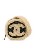 CHANEL Pre-Owned 2019 Shiny Crumpled Sheepskin Shearling Round Clutch with Chain crossbody bag - Brown