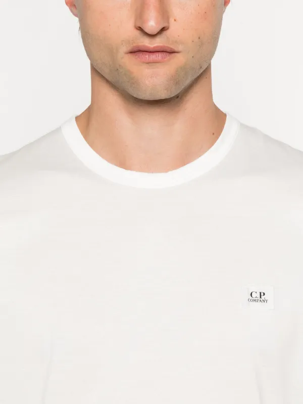Tシャツ・カットソー C.P. COMPANY WHITE COTTON T-SHIRT WITH LOGO PATCH C.P. Company logo-patch T-shirt | White | FARFETCH