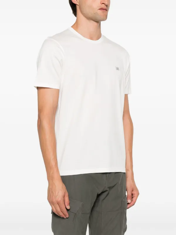 Tシャツ・カットソー C.P. COMPANY WHITE COTTON T-SHIRT WITH LOGO PATCH C.P. Company logo-patch T-shirt | White | FARFETCH