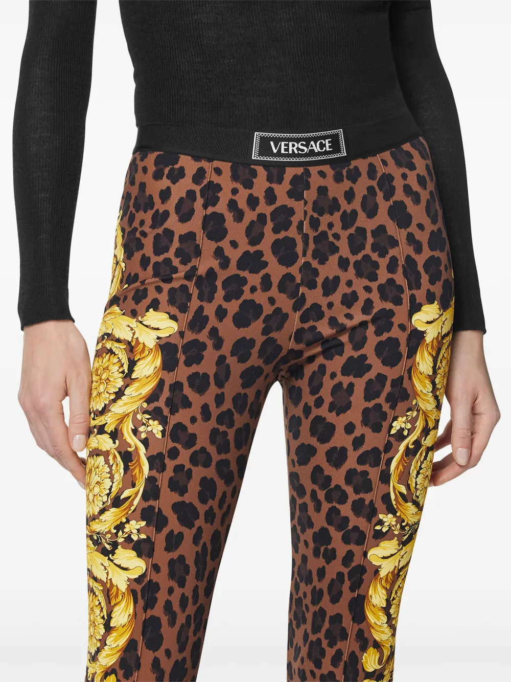 Versace Legging met barocco print Bruin