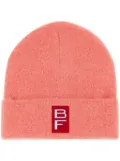 BY FAR logo-patch knit beanie - Pink