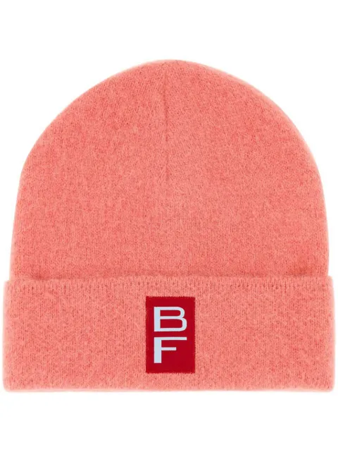 BY FAR gorro tejido con parche del logo