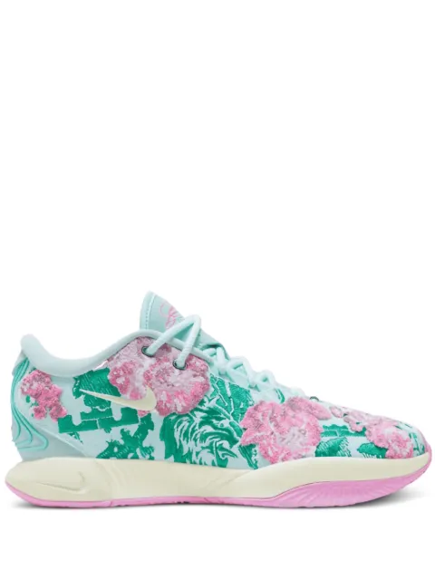 Nike LeBron XXI sneakers
