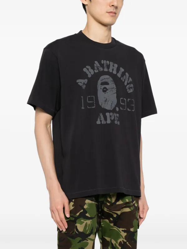 A BATHING APE® ロゴ Tシャツ | ブラック | FARFETCH JP
