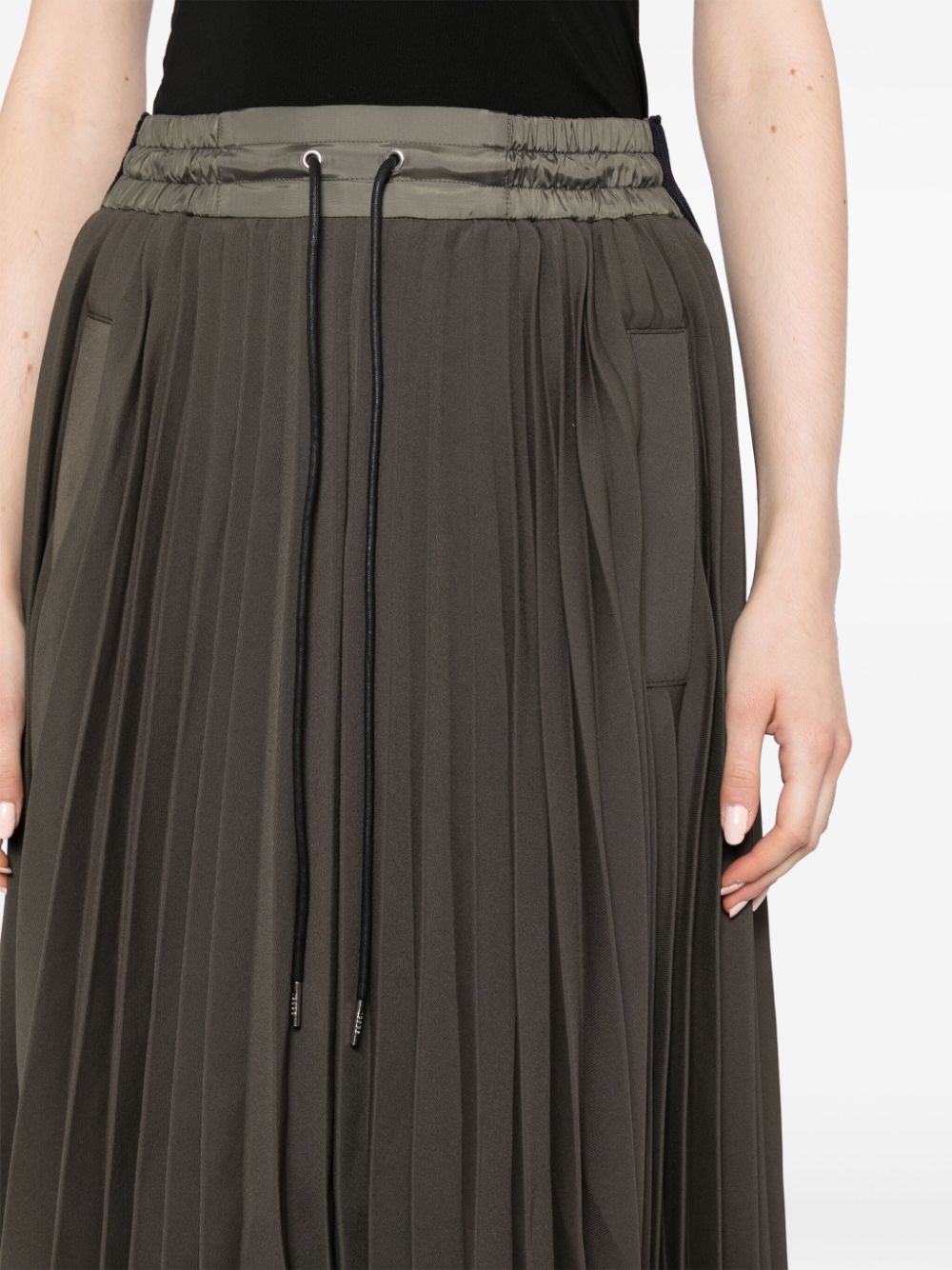 Shop Sacai Pleated Skirt In Grün