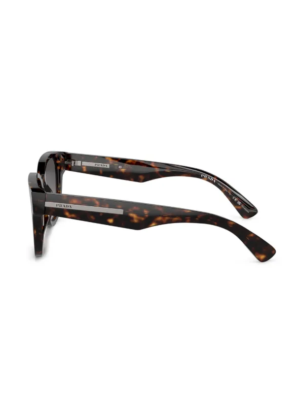Prada Eyewear スクエアフレーム サングラス | ブラウン | FARFETCH JP