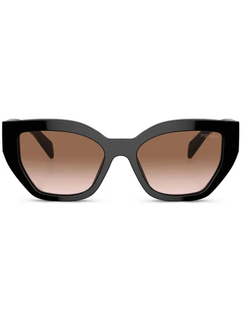 Prada Eyewear نظارة شمس بتصميم فراشة