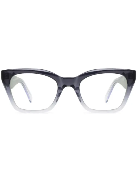 akila lentes Apex