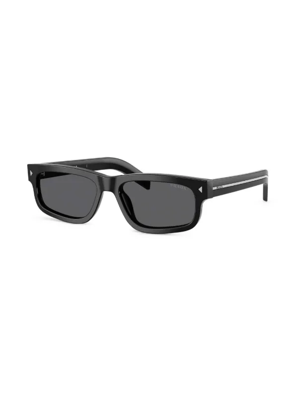 Prada Eyewear メタルプレート サングラス | ブラック | FARFETCH JP