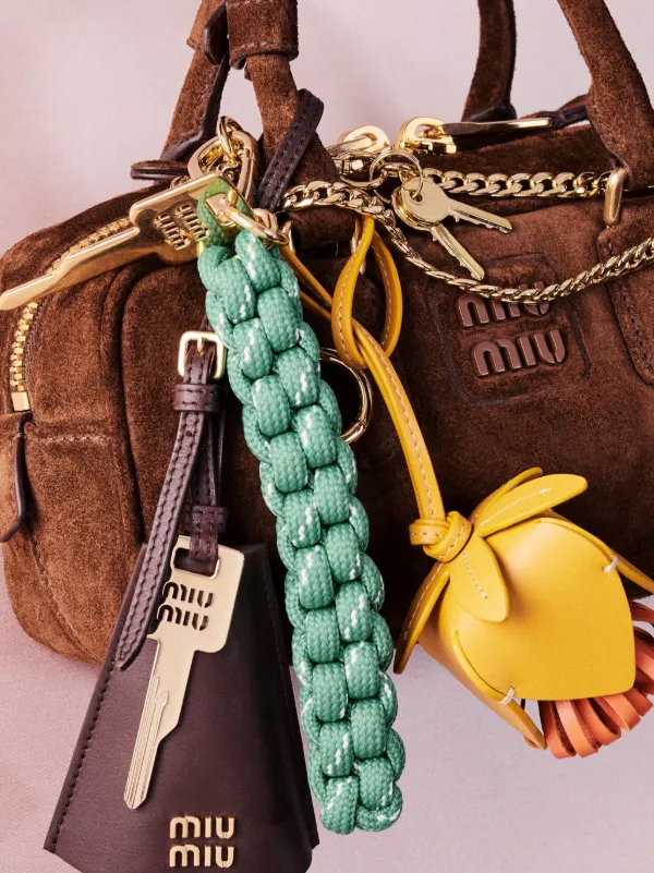 Miu Miu ロゴ レザートリック | ブラウン | FARFETCH JP Miu Miu ロゴ レザートリック | ブラウン | FARFETCH JP