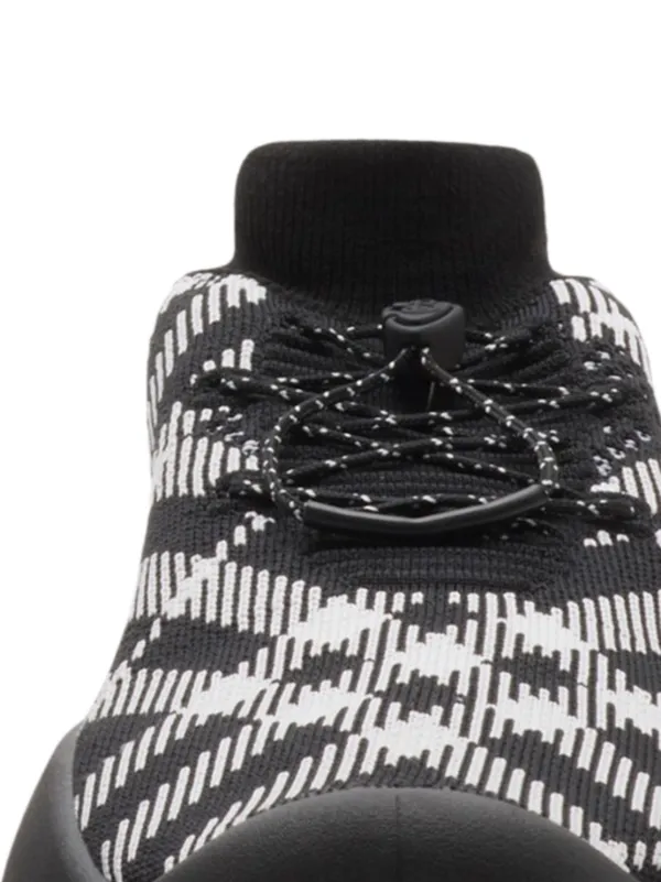 Burberry Neptune Sneakers | Black | FARFETCH