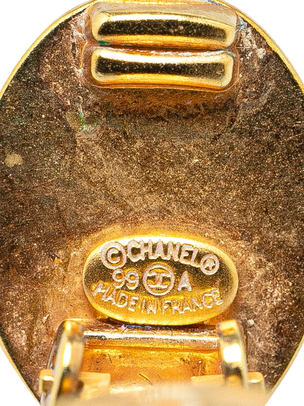 Pre-owned Chanel 1999 Gold Plated Cc Clip On Costume Earrings