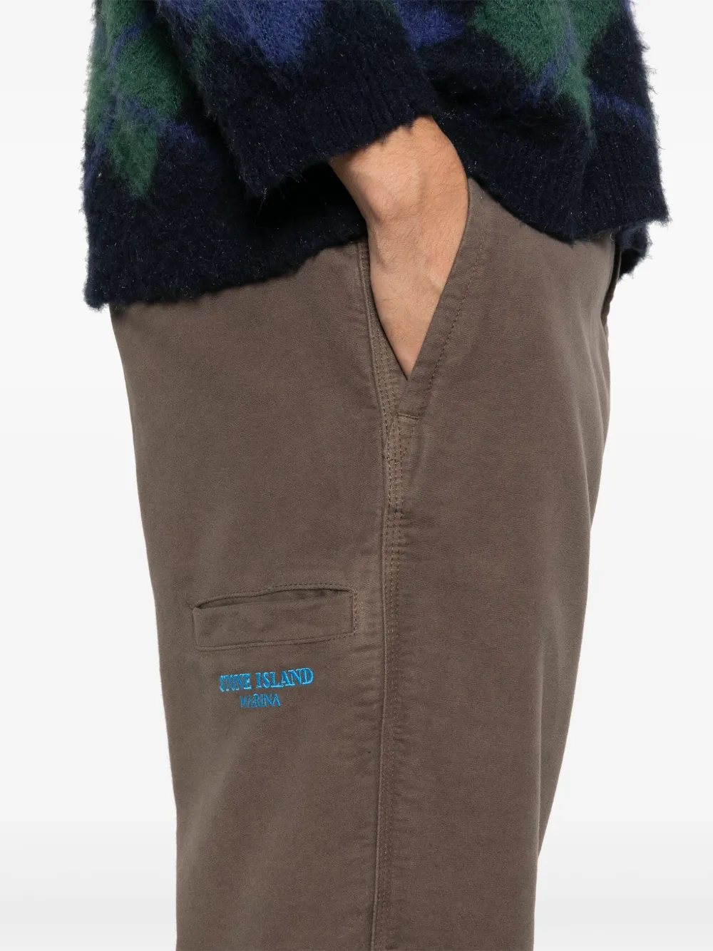 Stone Island Broek met geborduurd logo Bruin