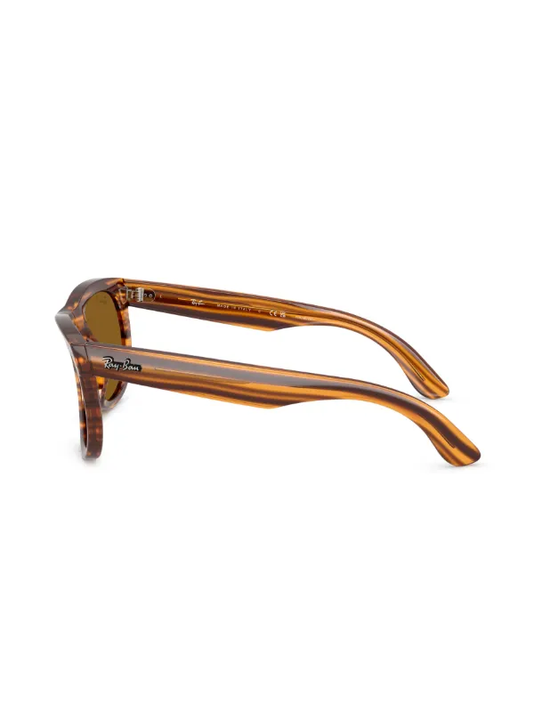 Ray-Ban ウェイファーラー リバース サングラス | ブラウン | FARFETCH JP