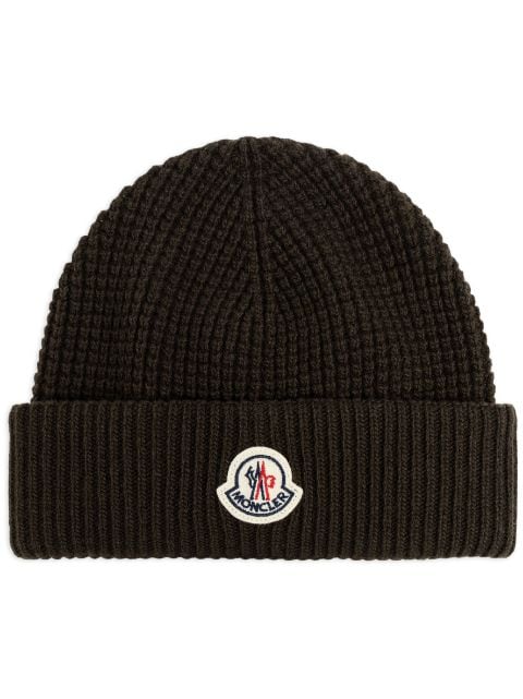 Moncler gorro con aplique del logo