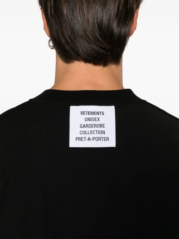 VETEMENTS Inside Out T-shirt | Black | FARFETCH IN
