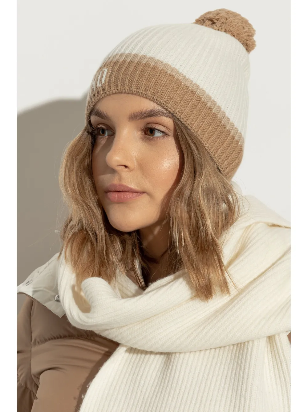 Moschino intarsia-knit logo beanie - Wit