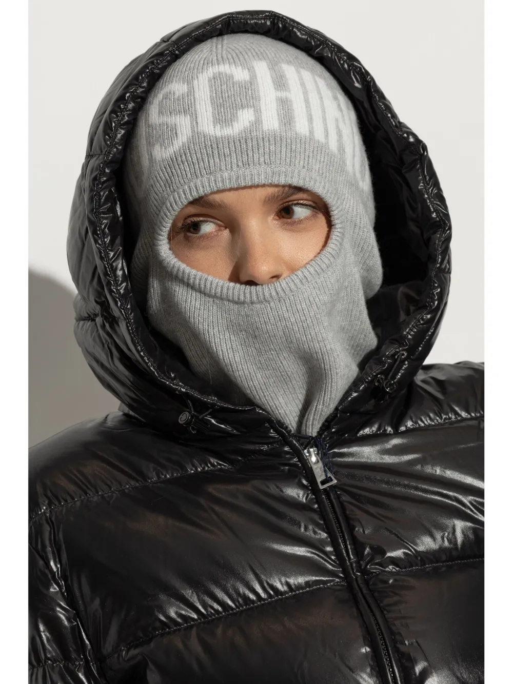 Moschino intarsia-knit logo balaclava - Grijs