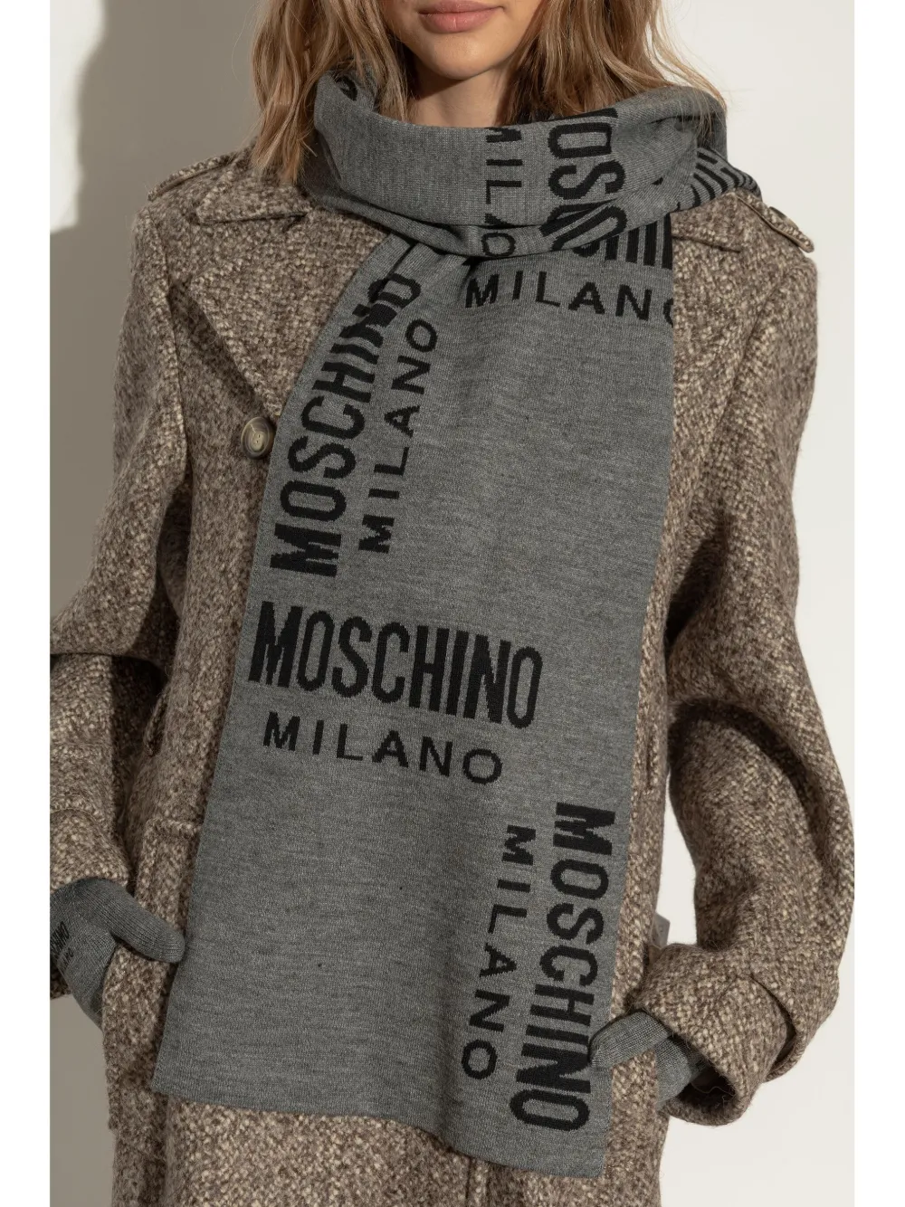 Moschino intarsia-knit logo scarf - Grijs