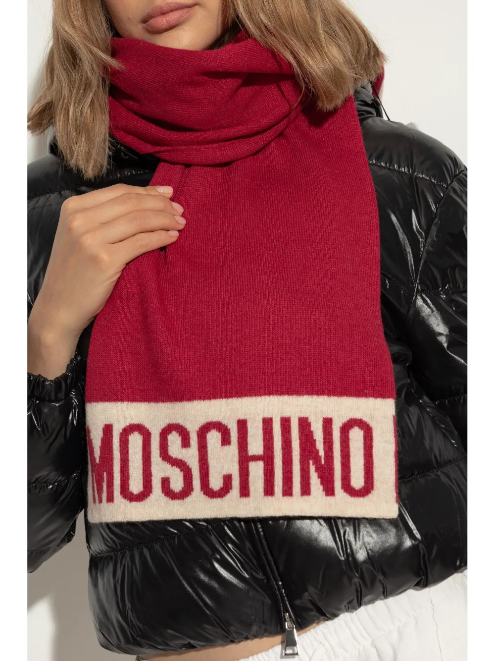 Moschino intarsia-knit logo scarf - Rood