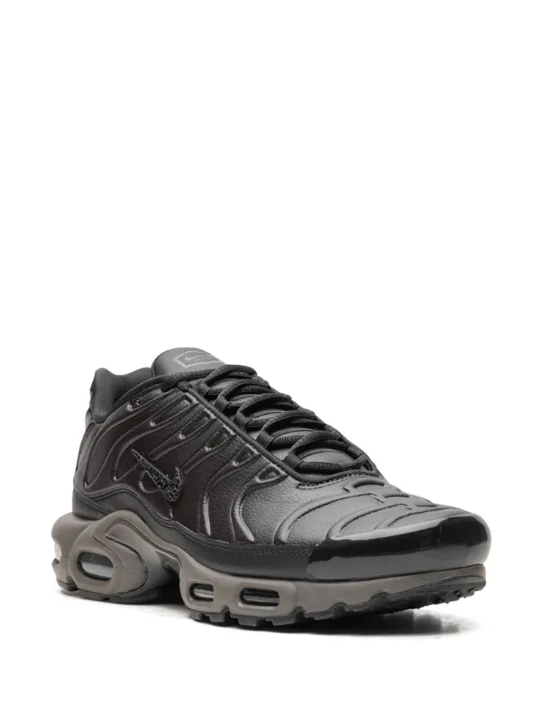 Nike Air Max Plus “Black Tea/Petra Brown” スニーカー