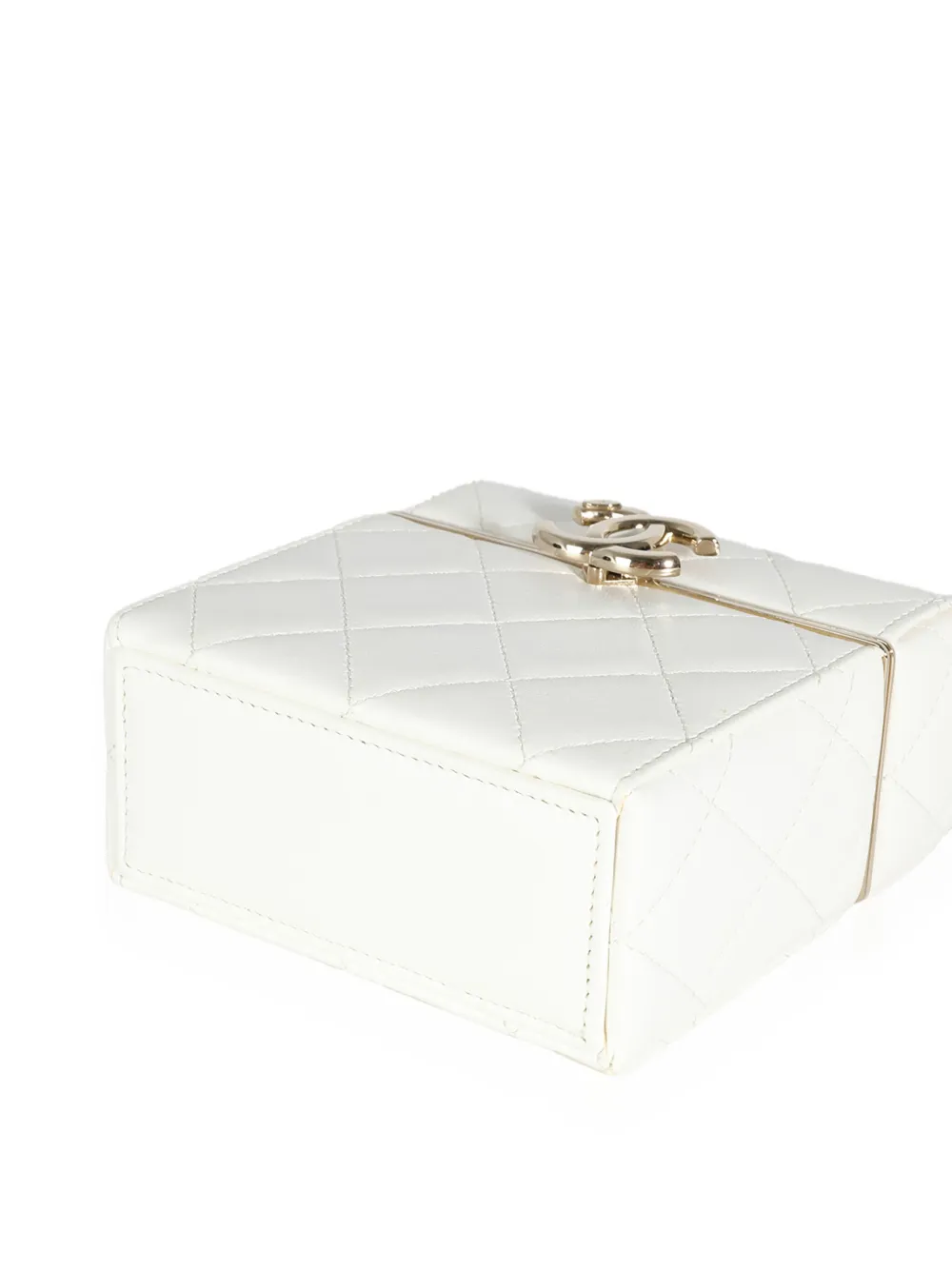 Pre-owned Chanel 2022 Mini Diamond-quilted Box Clutch Bag In 白色