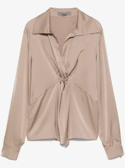 D.Exterior gathered-detail blouse