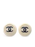 CHANEL Pre-Owned 2001 CC button clip-on earrings - Gold