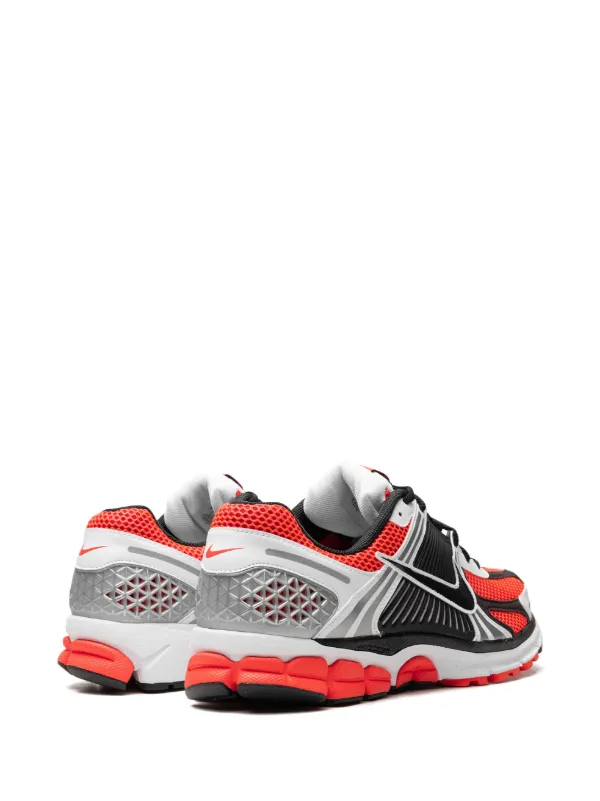 Nike Zoom Vomero 5 SE “Bright Crimson” スニーカー | レッド