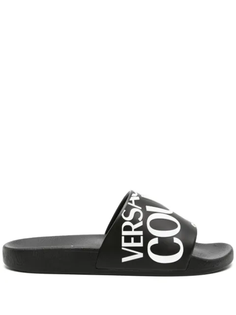 Versace Jeans Couture 셸리 엠보스드 로고 슬라이더 샌들
