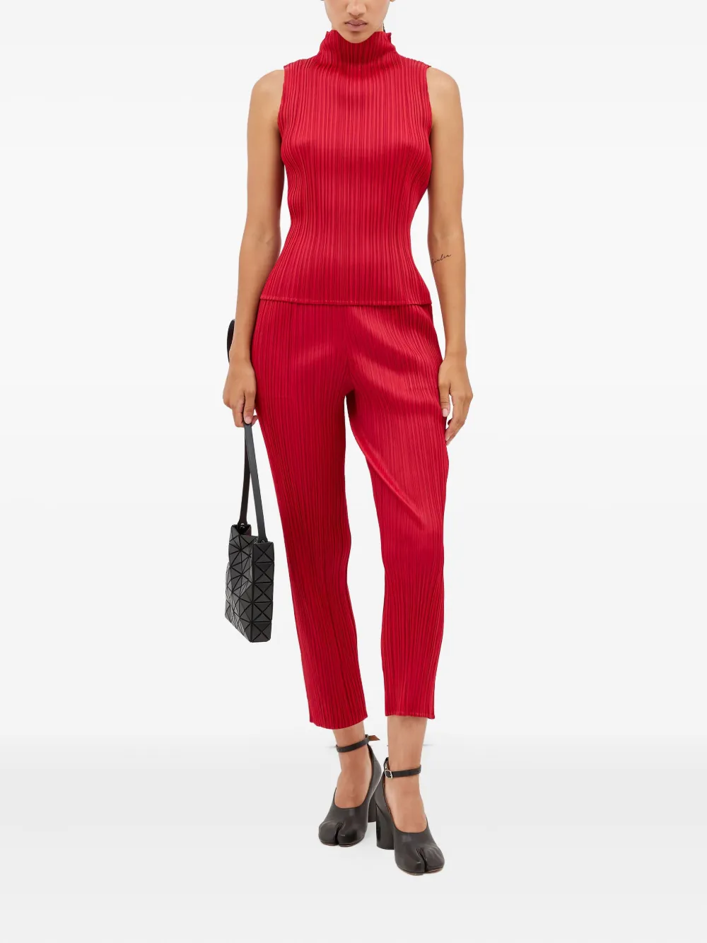 Pleats Please Issey Miyake pleated cropped trousers Rood