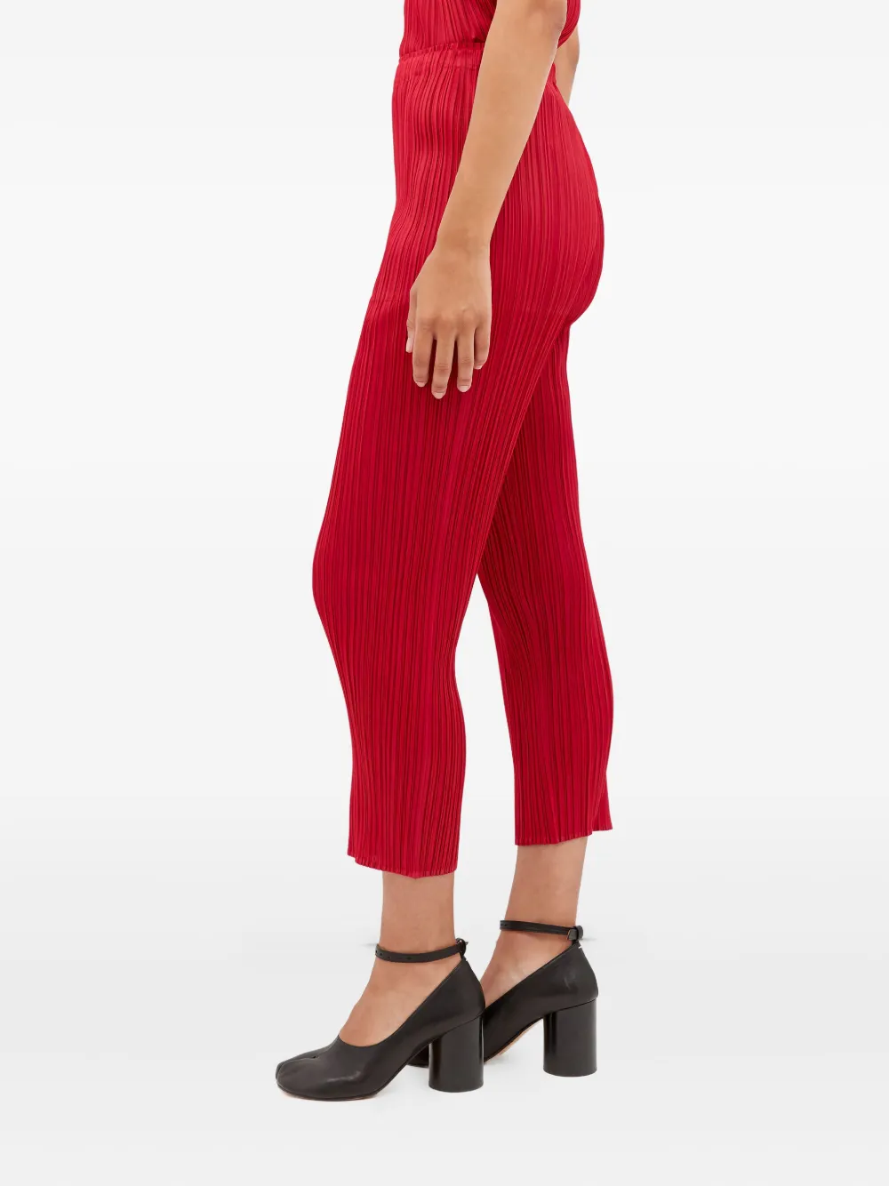 Pleats Please Issey Miyake pleated cropped trousers Rood