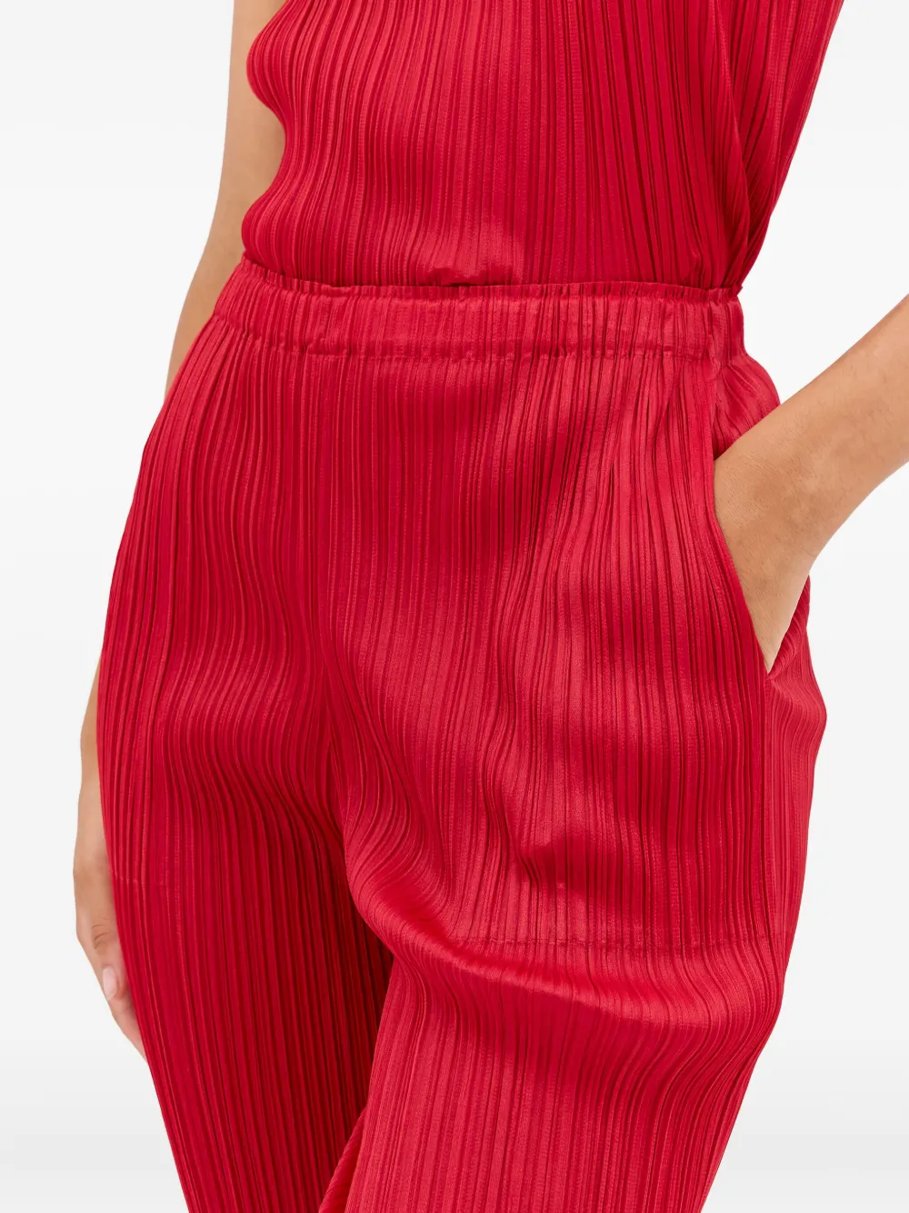 Pleats Please Issey Miyake pleated cropped trousers Rood