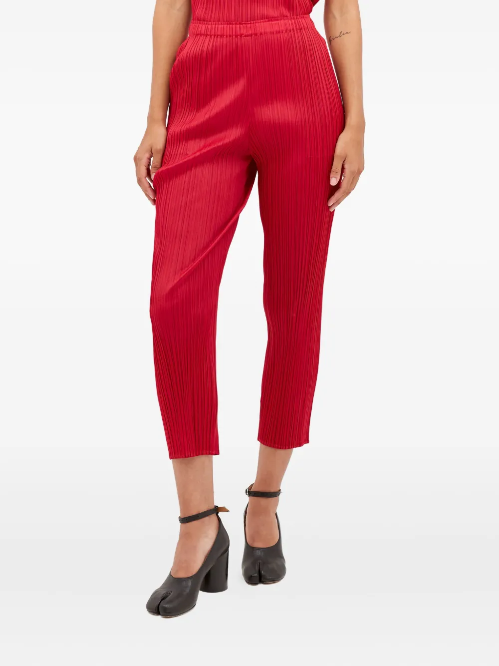 Pleats Please Issey Miyake pleated cropped trousers Rood