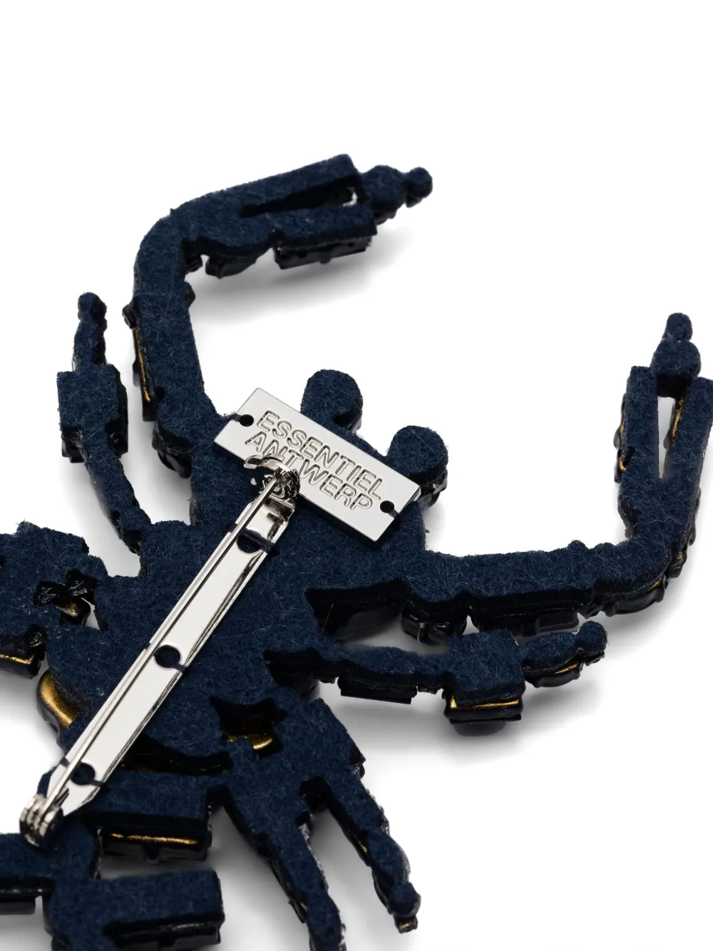 Essentiel Antwerp Broche met schorpioen patroon - Blauw