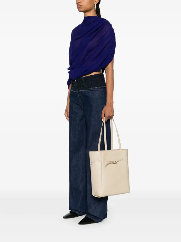 【GIVENCHY】Voyou small tote トートバッグ ロゴ Givenchy Small Voyou Tote Bag | Neutrals | FARFETCH