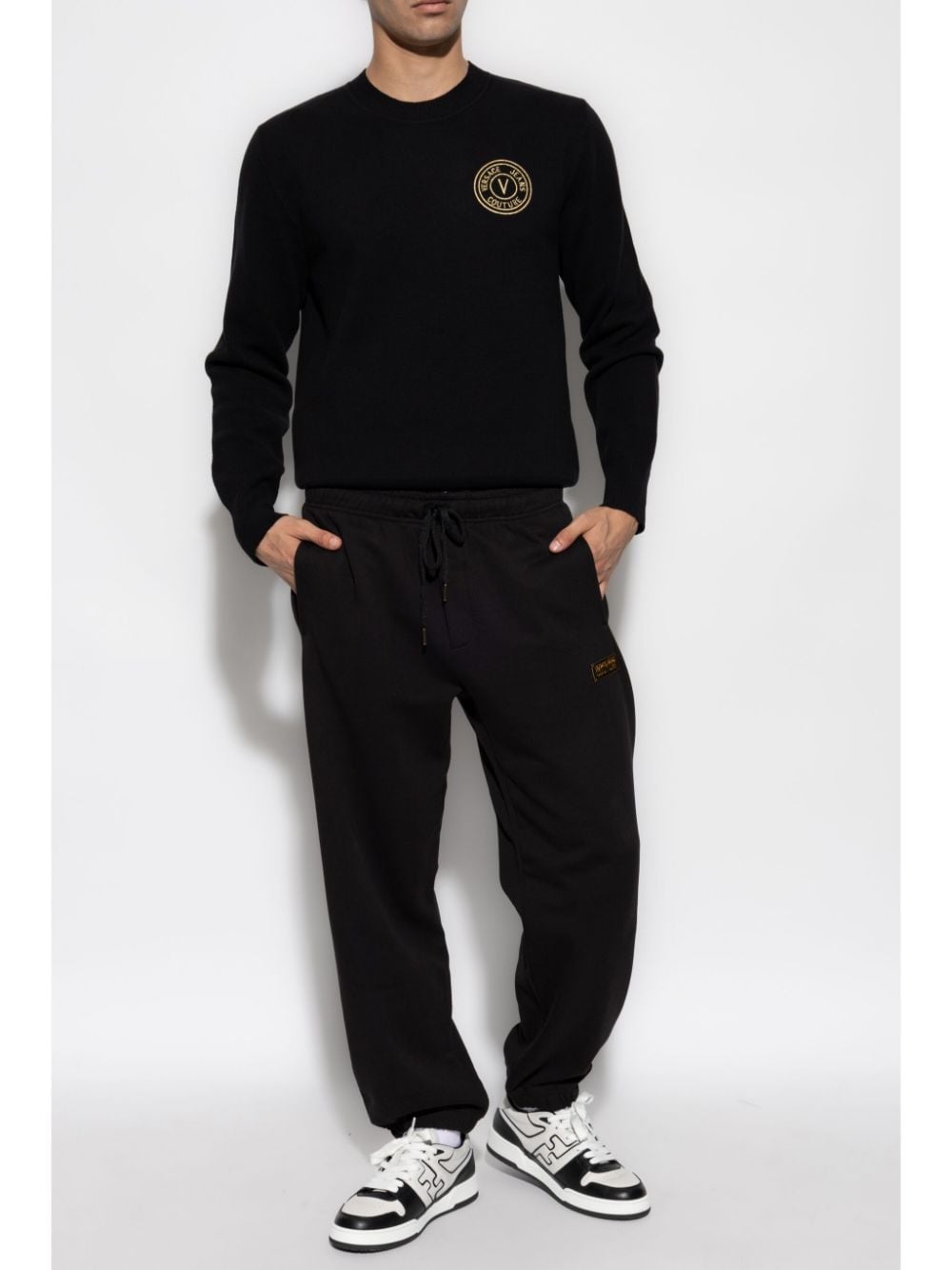 Versace Jeans Couture embroidered-logo sweater - Zwart