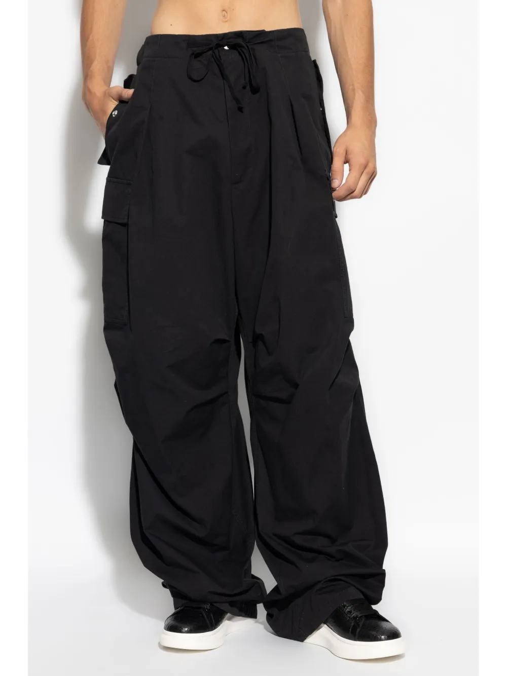 Alexander Mcqueen Pleated Cargo Trousers In Black