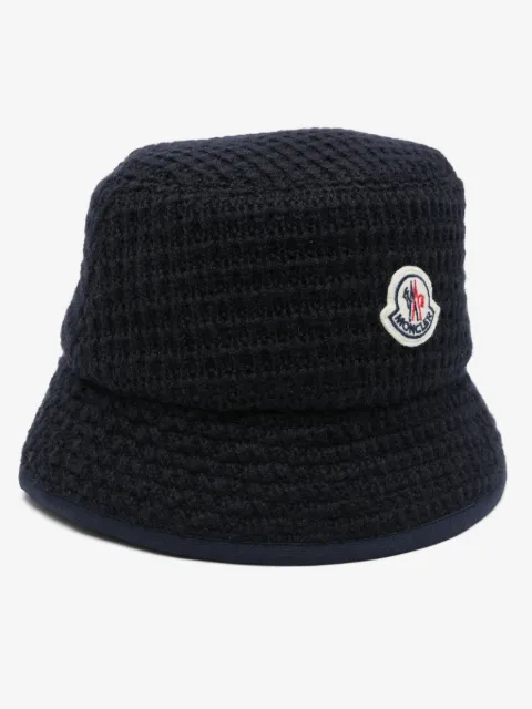 Moncler gorro de pescador con parche del logo