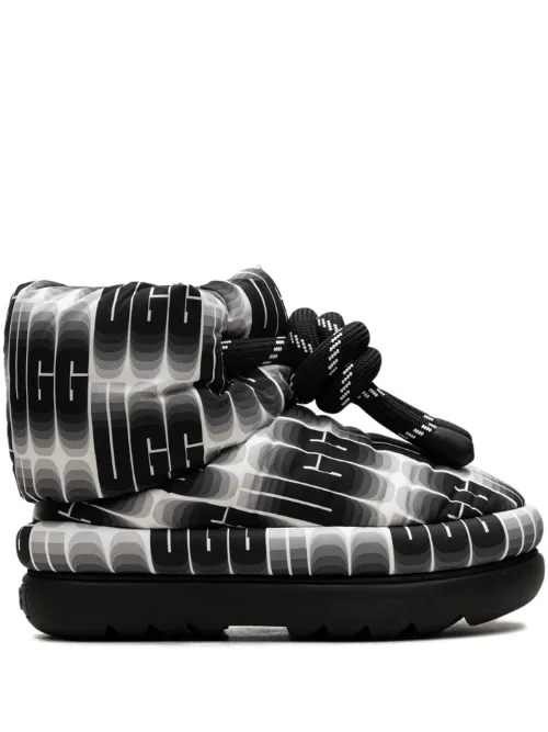 Bottines Classic Maxi Wavelenght Short 'Black/White' - UGG - Modalova