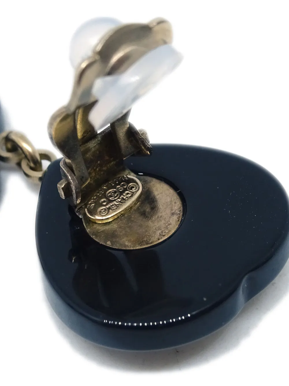 Pre-owned Chanel 2009 Cc Heart-motif Clip-on Earrings In Black