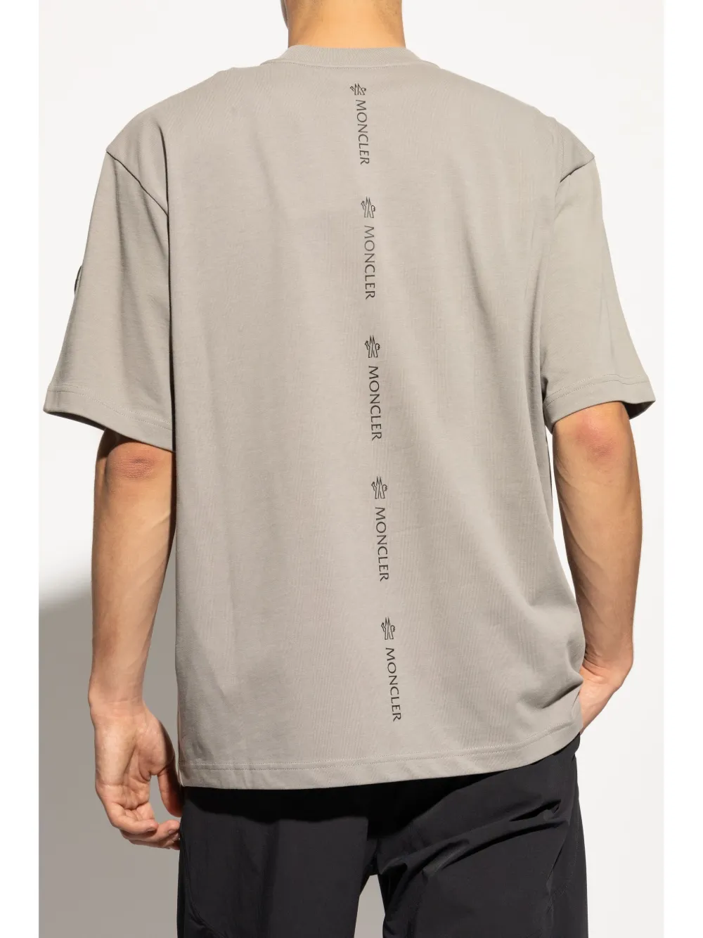 Moncler T-shirt met logopatch Grijs