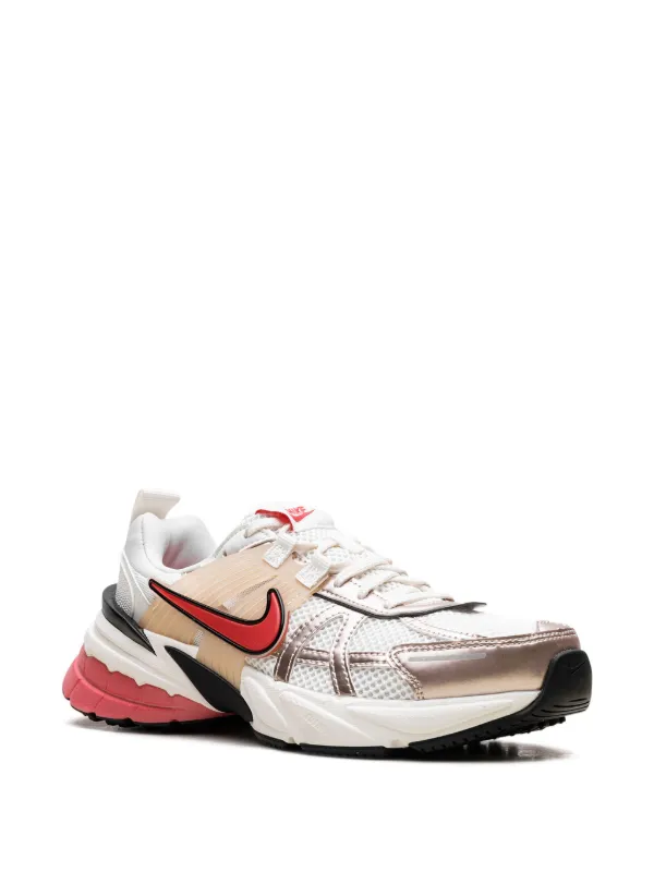 Nike V2K Run “Pink” スニーカー | ホワイト | FARFETCH JP