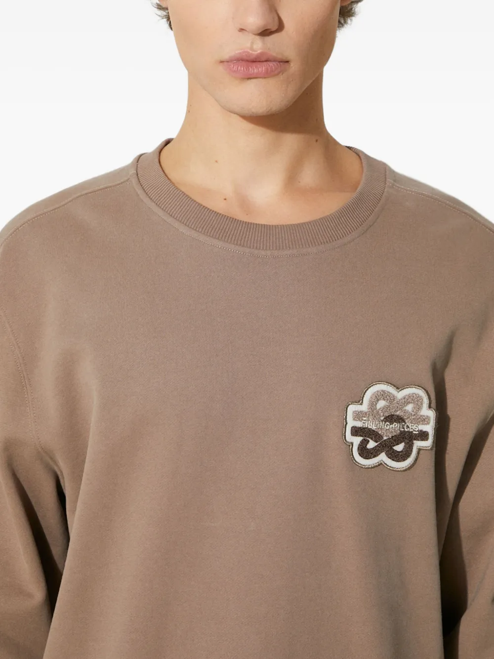 Filling Pieces Katoenen sweater met geborduurde patch Beige