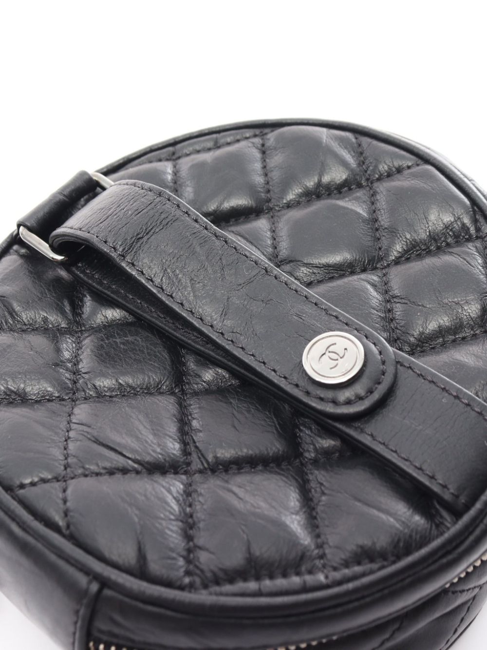 CHANEL 2011 diamond-quilted vanity bag Women