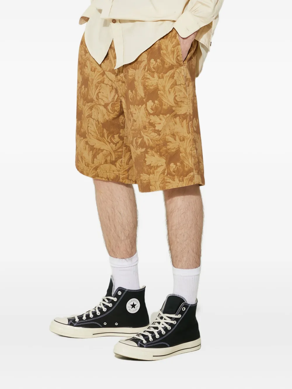 This Is Never That Shorts met bloemen-logo Bruin