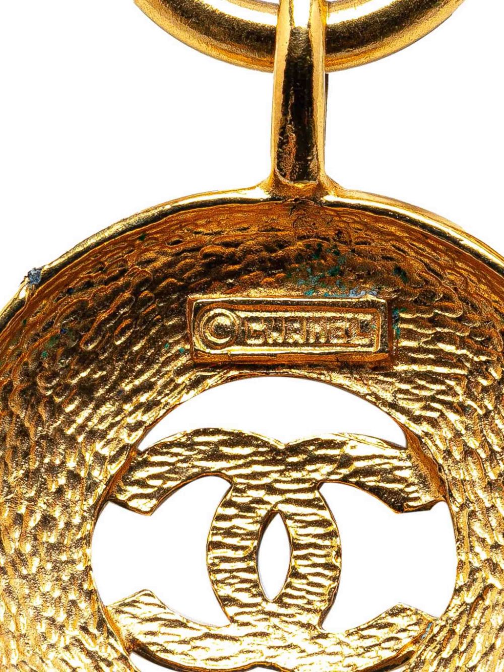 Pre-owned Chanel 1970-1980 Gold Plated Cc Round Pendant Costume Necklace In 金色