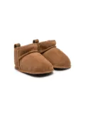 UGG Kids Classic Ultra Mini pre-walkers - Brown